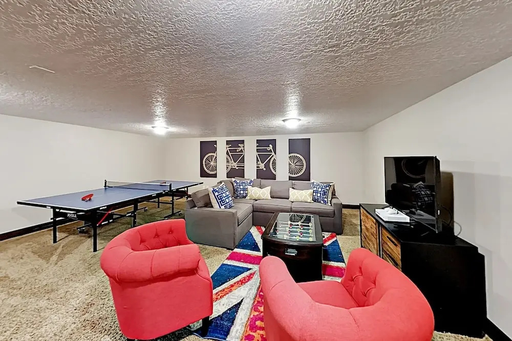 Big Townhome W/ Hot Tub, Views, 3 Living Rooms 5 Bedroom Townhouse