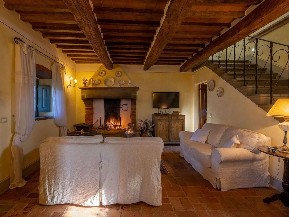 Luxury pool villa in Cortona
