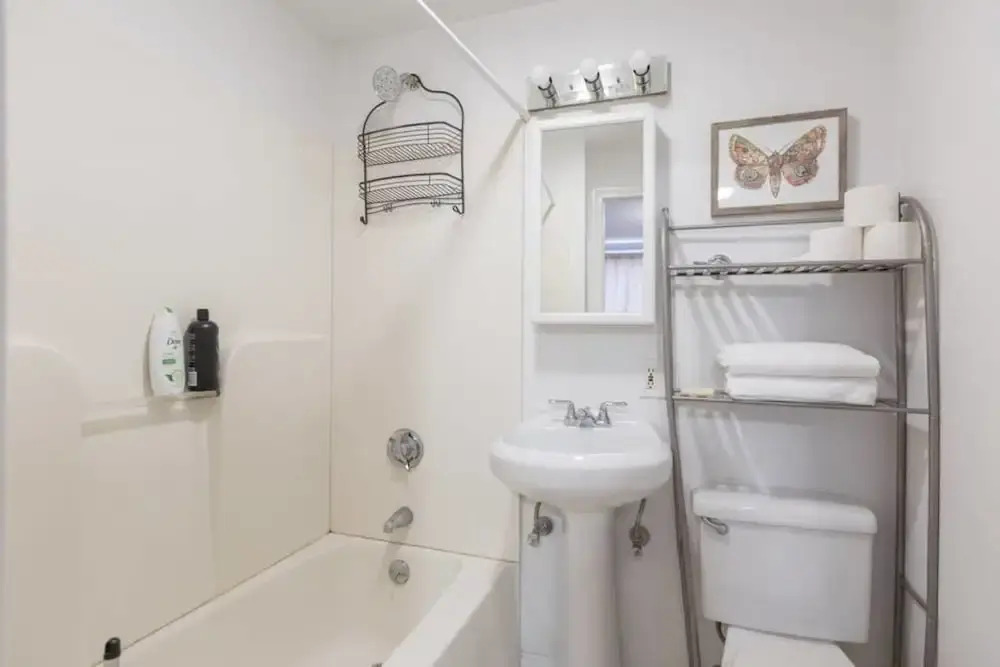 Charming 2BR in the Heart of Little Italy