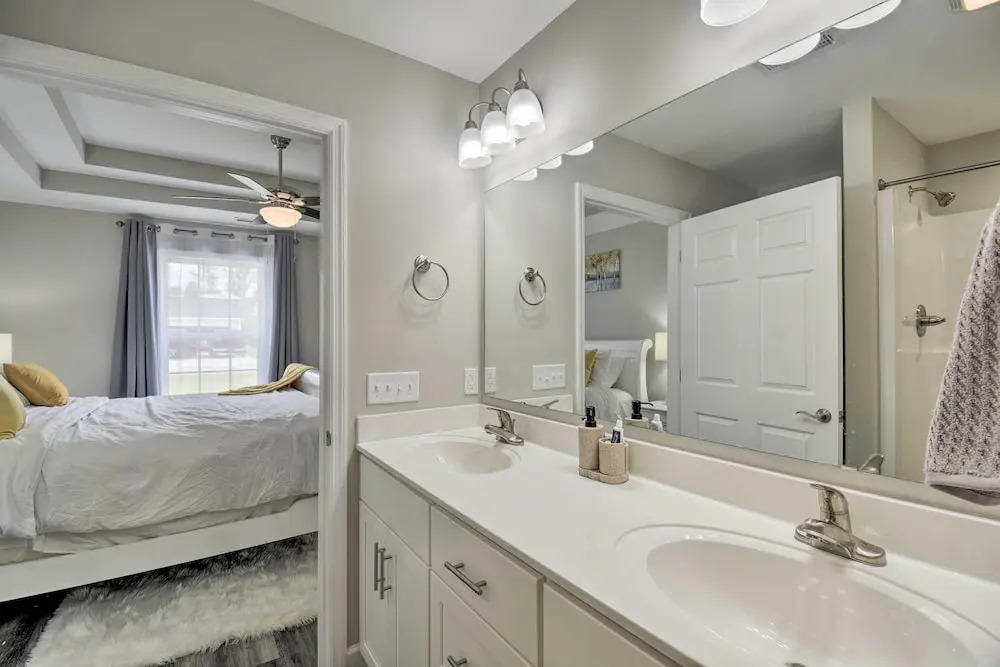3 Mi to Golf: Loris Home w/ Big Private Yard!
