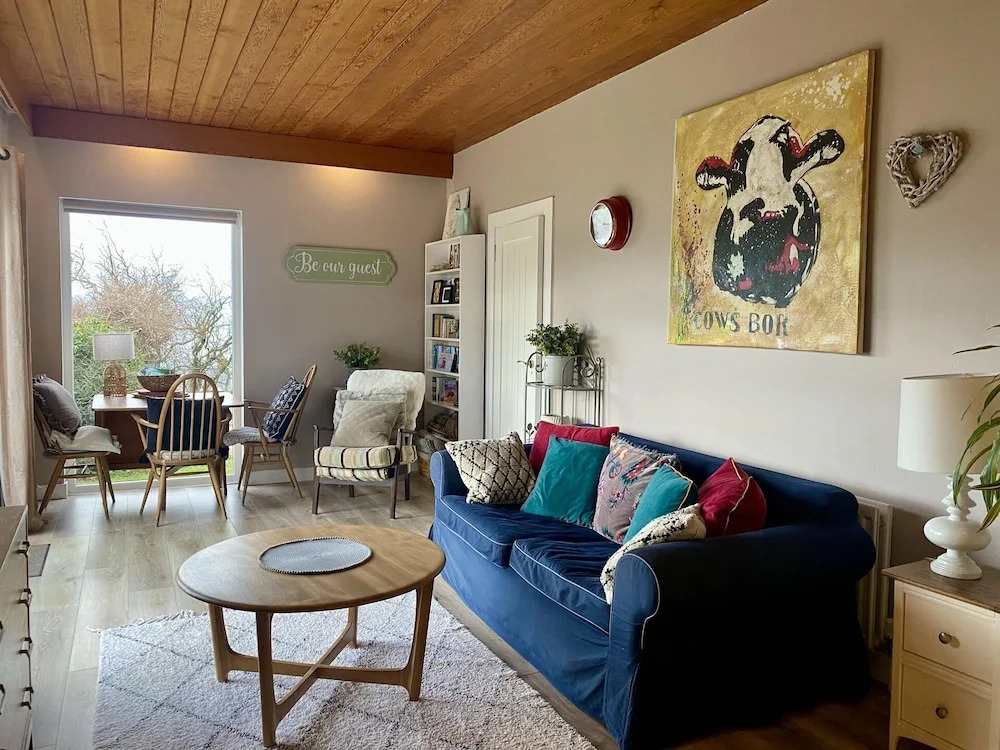 Ballygally Seaview and Garden 1 Bedroom Hideaway