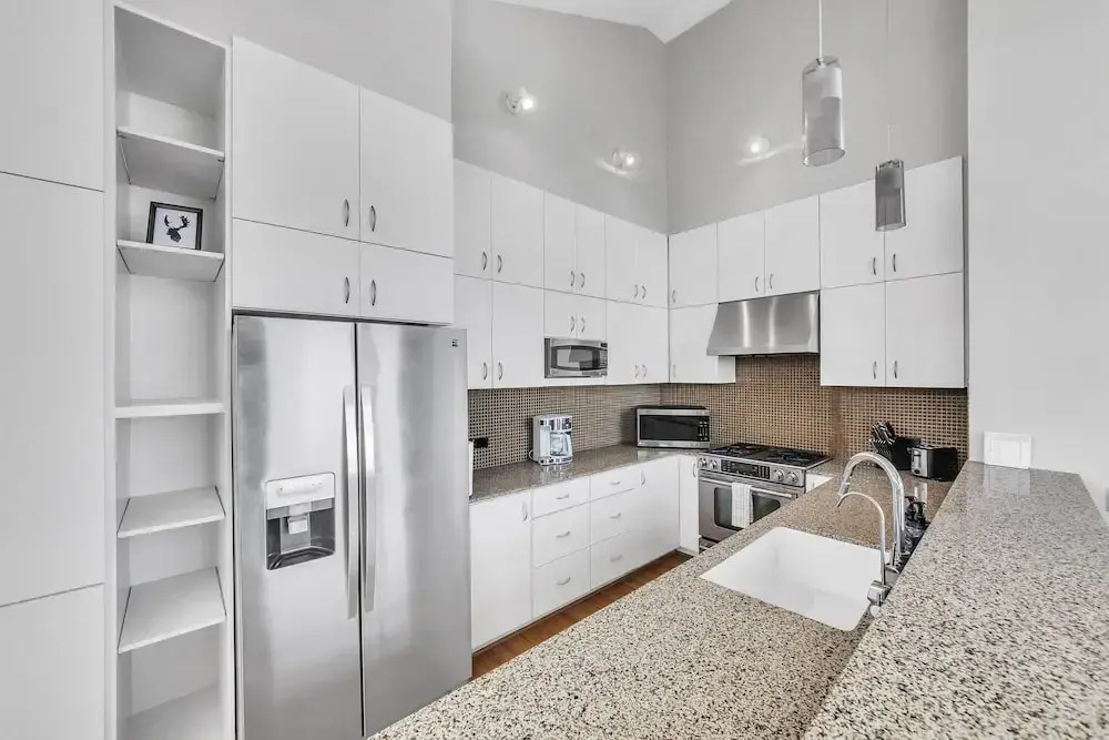 Modern Comfort In The Heart Of Museum District 3 Bedroom Townhouse