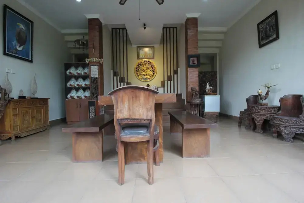 Capital O 94011 Binhari Guest House