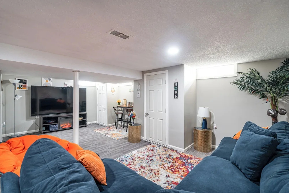 7 Mi to Lake Michigan: Milwaukee Vacation Rental
