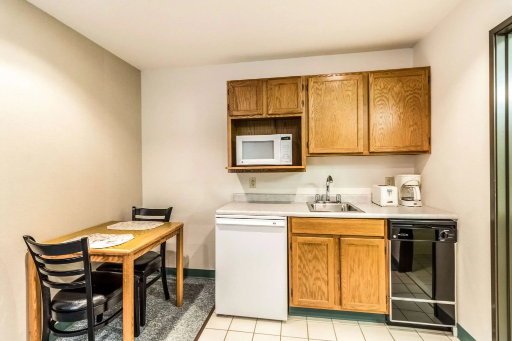 Econo Lodge - Valley City