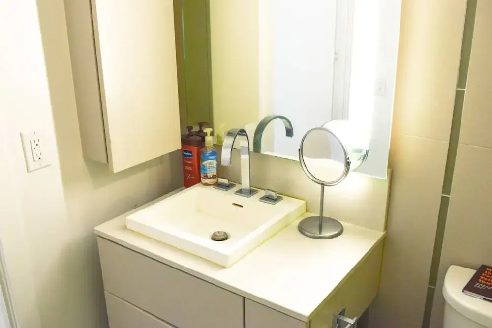 Trendy Modern 1 Bedroom Flat in the Heart of Downtown