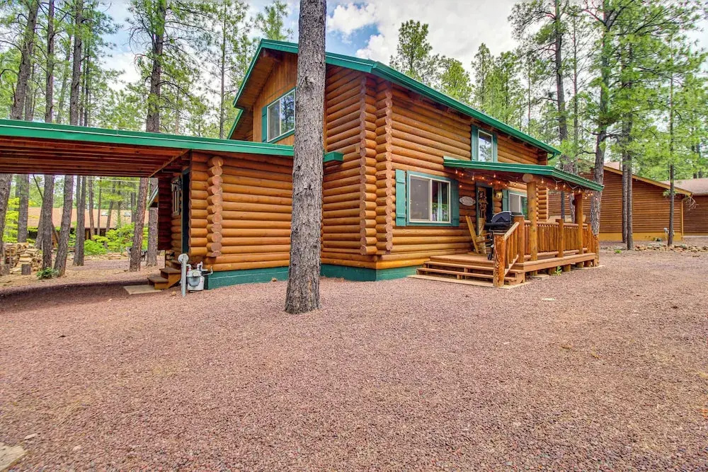 Near Dining, Hiking & Golf: Pinetop Log Cabin!