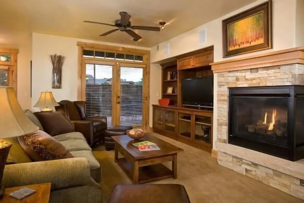 6112 Bear Lodge, Trappeur's Crossing Apartment 3
