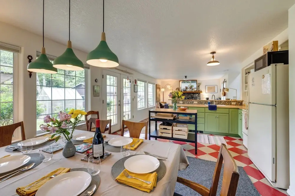 Charming Rockaway Beach House, Walk to Ocean