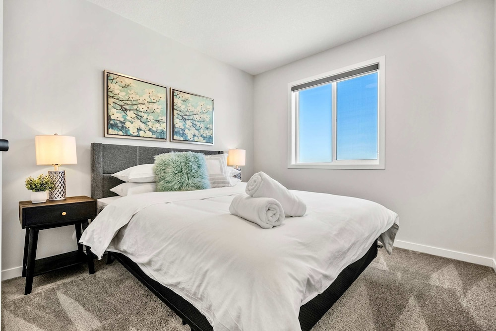 Herron Street NEW Luxury Retreat 6 Beds A11y