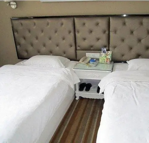 Fuyang Jade Theme Hotel