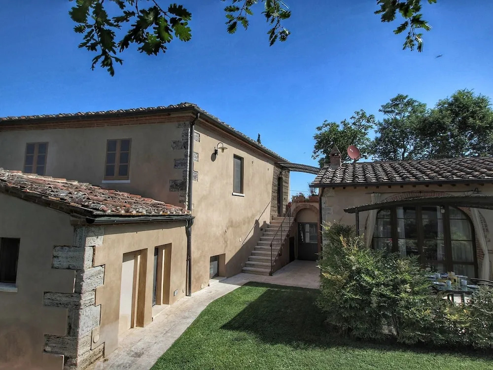 Gorgeous Mansion in Rapolano Terme With Swimming Pool