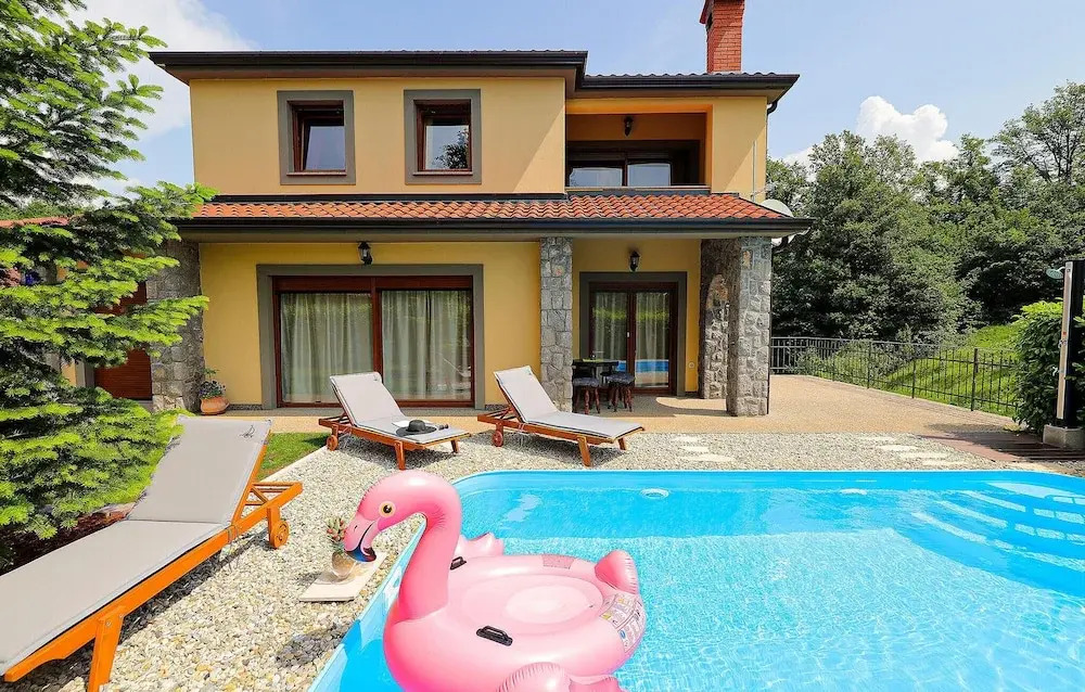 Amazing Home in Jurdani With Outdoor Swimming Pool, Wifi and 4 Bedrooms