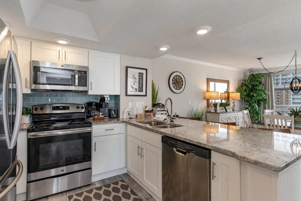 Gorgeously remodeled 2 bedroom ocean front unit - 509 South Hampton 2 Condo