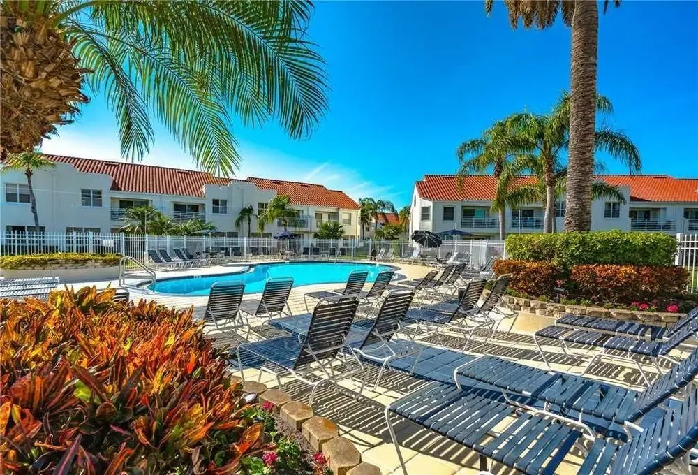 Vista Verde East - Two Bedroom Condo - 5-137