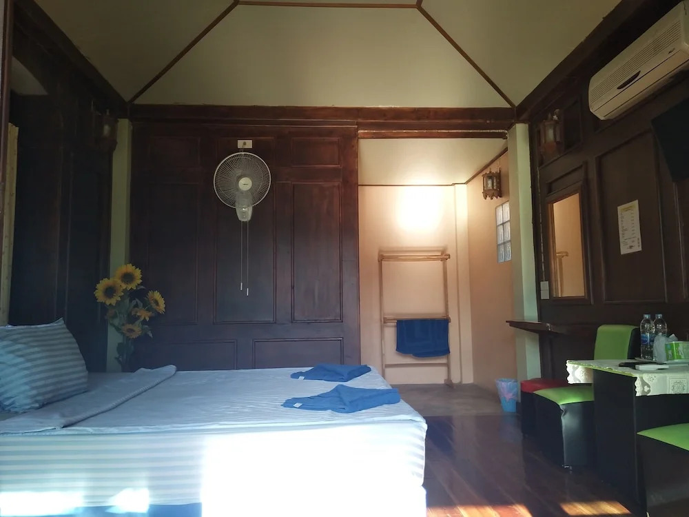 Markhouse Bungalow Ko Kut