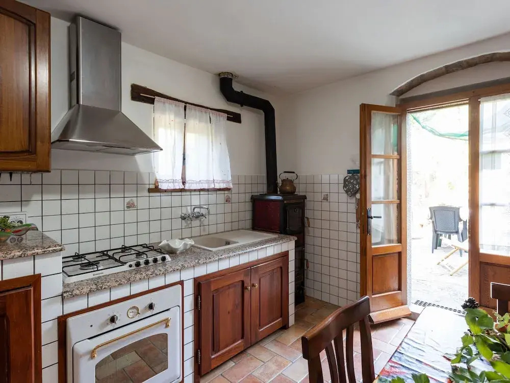 Idyllic Farmhouse With Bbq, Swimming Pool, Terrace, Garden