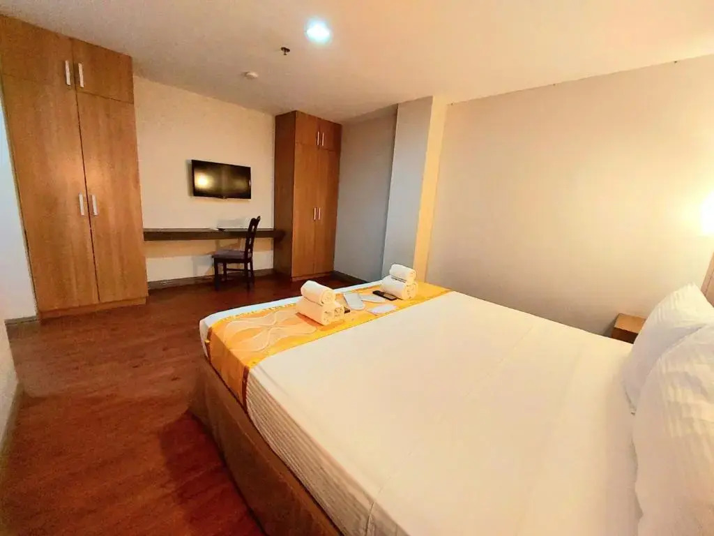 Tagaytay Hotel SixB