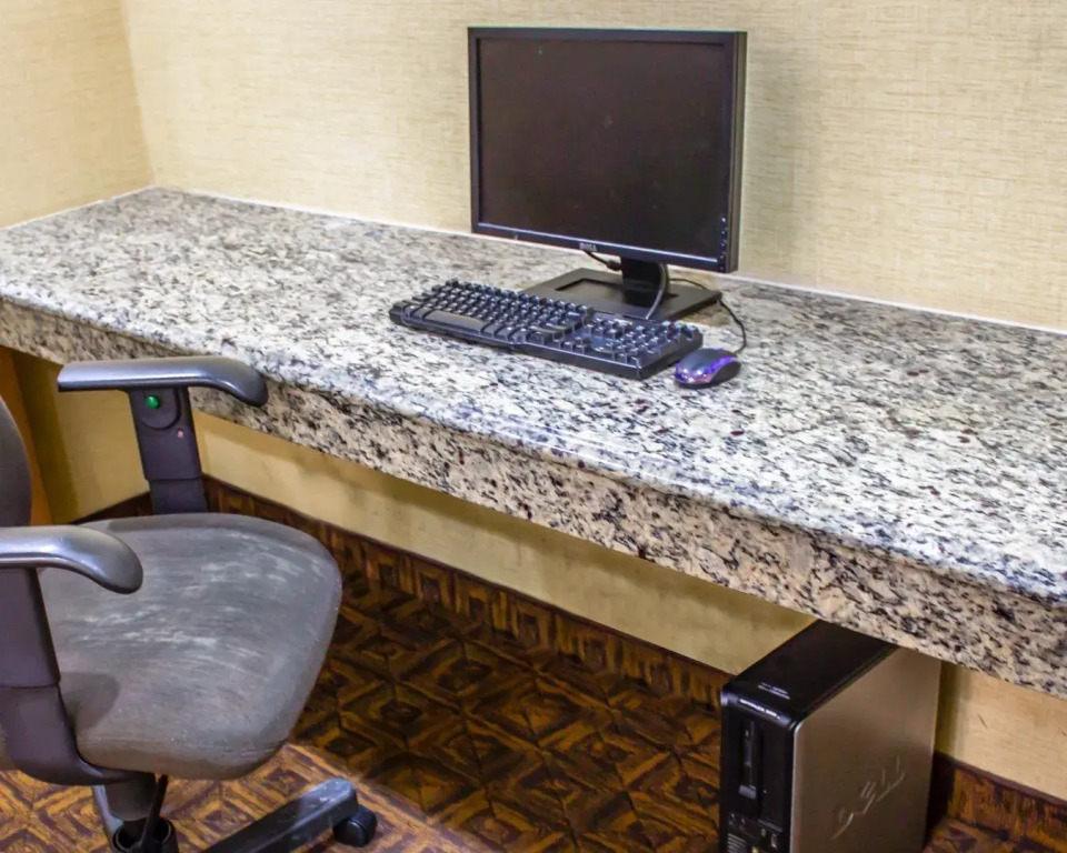 Travelodge by Wyndham Ozone Park
