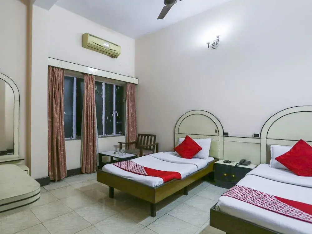 OYO 27783 Hotel Rajmahal Inn