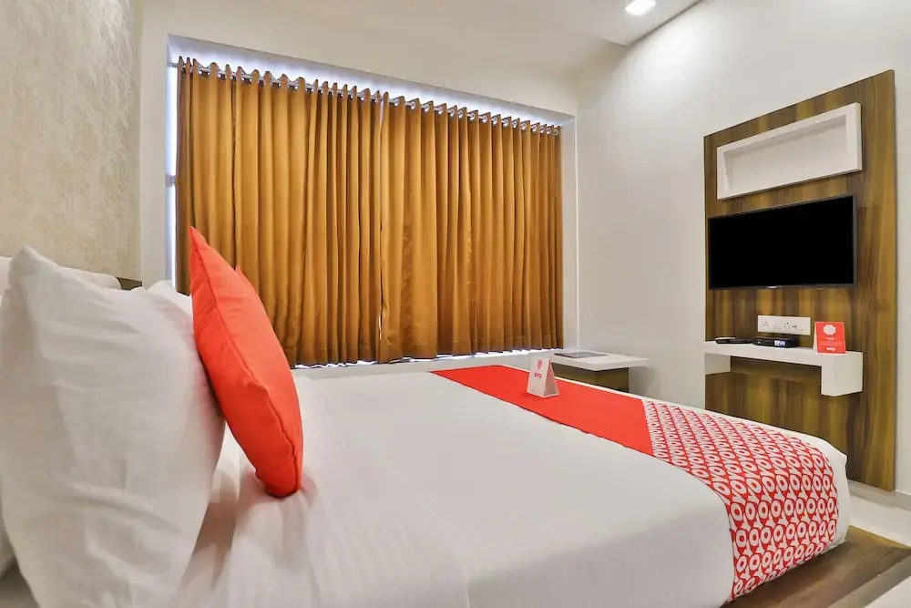 OYO 11399 Hotel Landmark