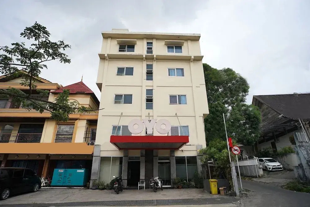 OYO 1647 Hotel Pavilliun 02