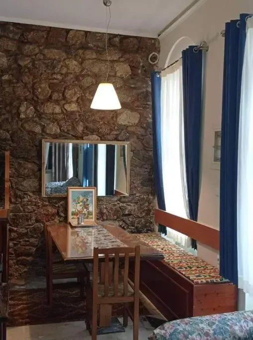 The -300 -a centrally located heritage home