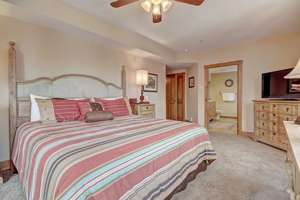 3069 Timbers  2 Bedroom Condo by RedAwning