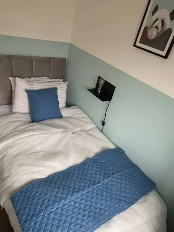 4 bedroom worker property parking