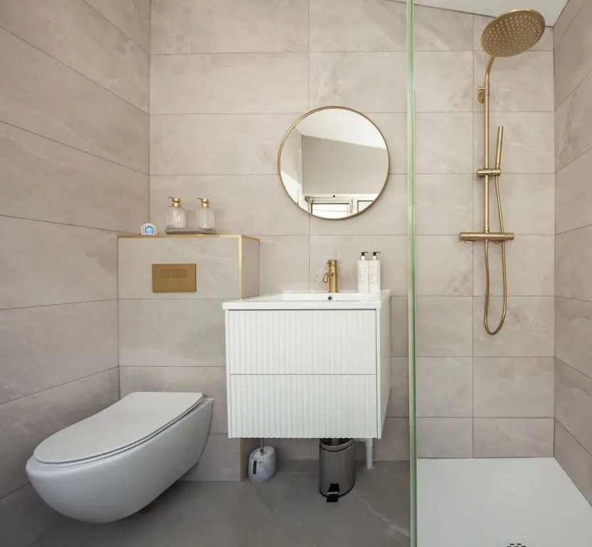 Dublin Retreat Sleeps 6 With Parking