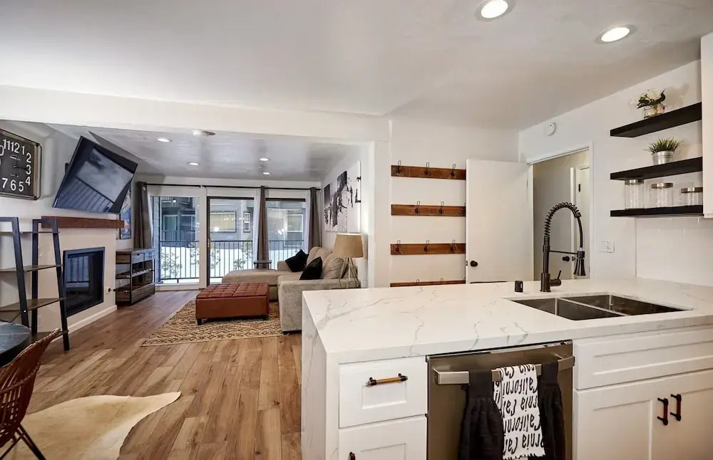 St Anton Wooded View 1-Bedroom Condos with Complimentary Hot Drinks