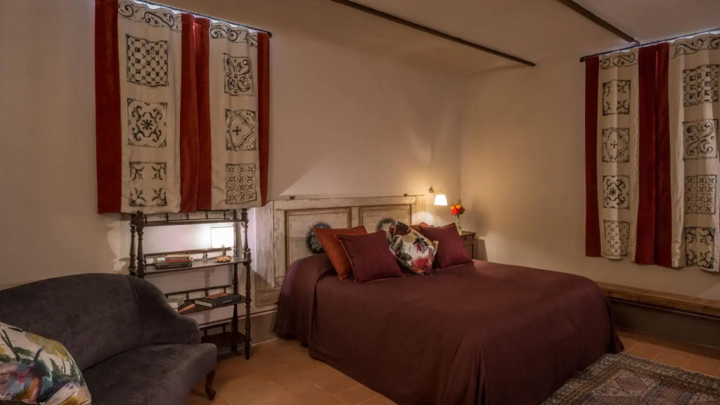 Sleeps: 12 (6 bedrooms, 6 bathrooms) 450 m2. Private garden and the pool (5x12 mts – 1,30mts depth),-VILLA LEOPOLDINA