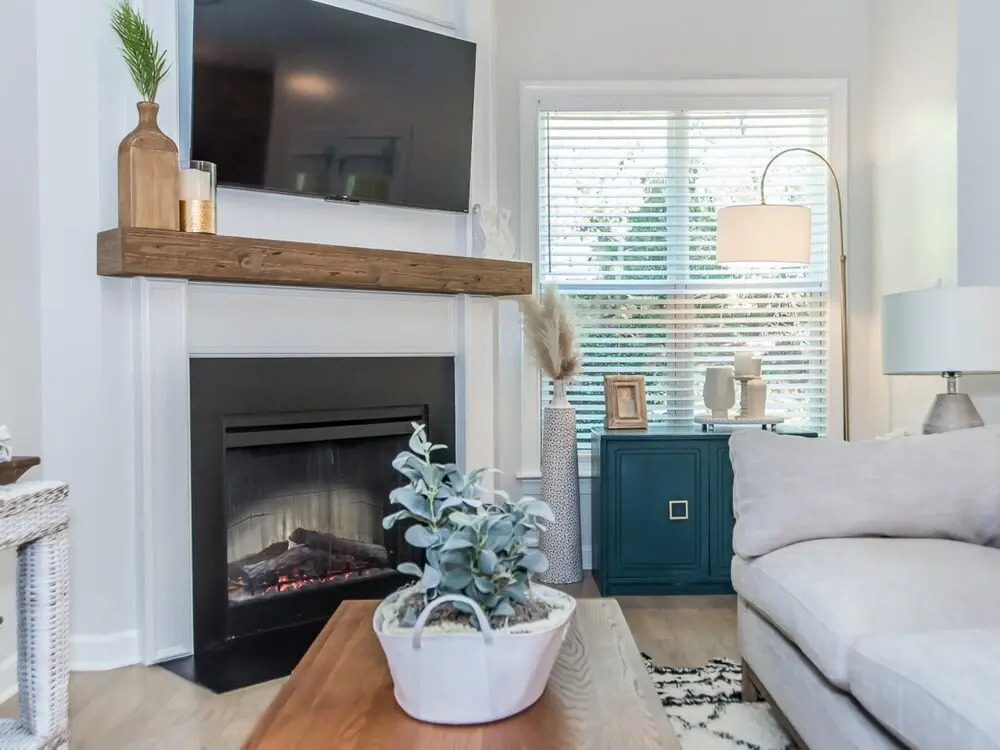 Luxury Three Bedroom Townhome Near Cary