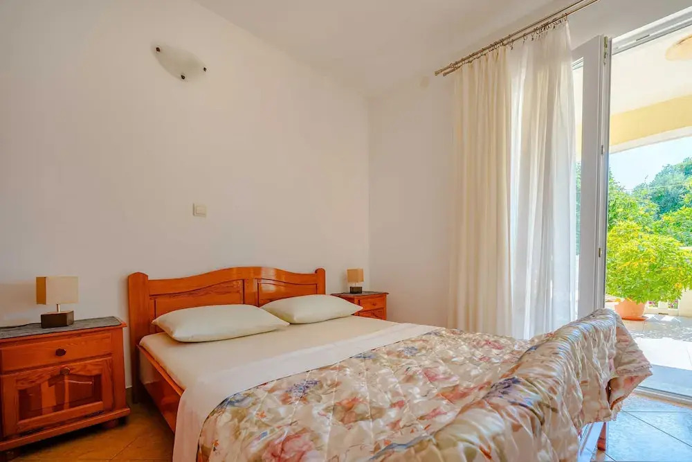 Apartments Mladenka