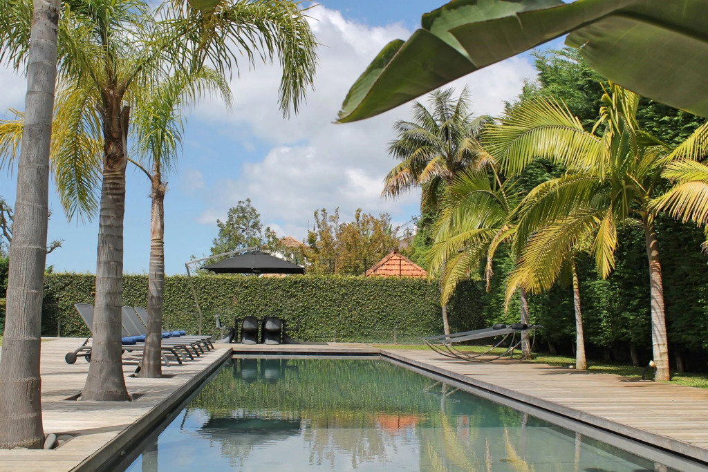 Elevator, heated pool, A/C, state of the art holiday property | SkyLounge