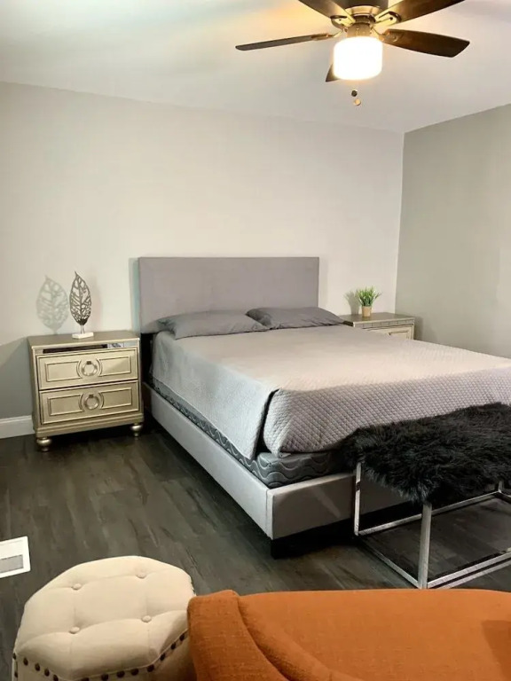 Texas Hold-em Duplex- 3BR Free Parking