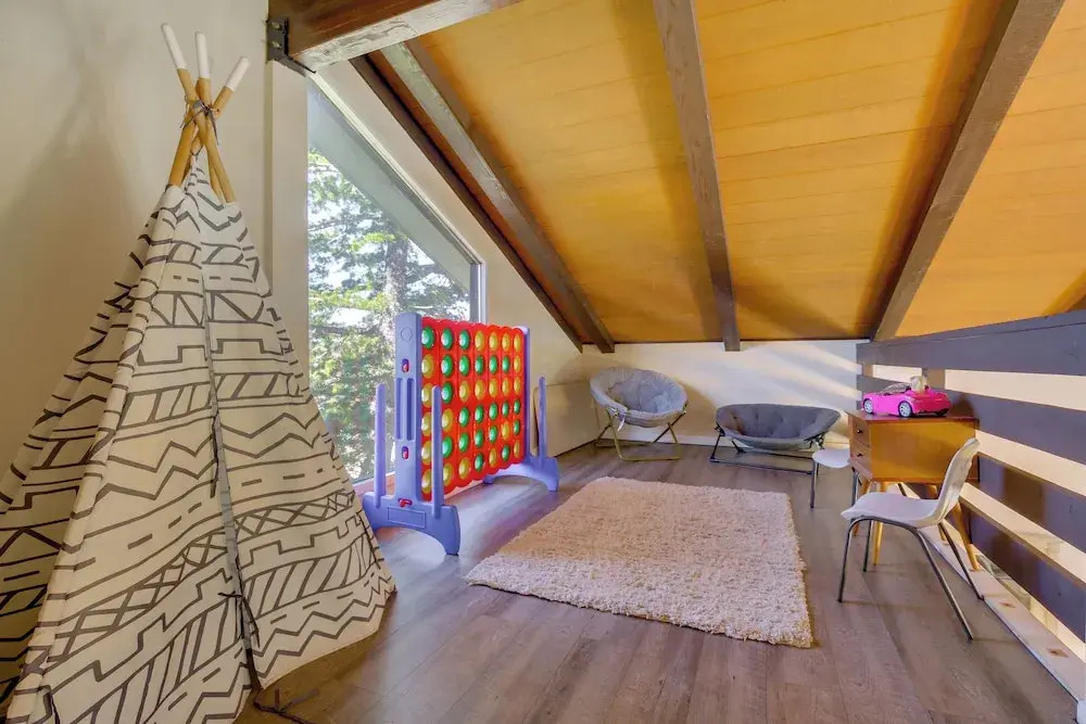 3 Mi to Slopes! Big Bear Mtn Getaway w/ Hot Tub
