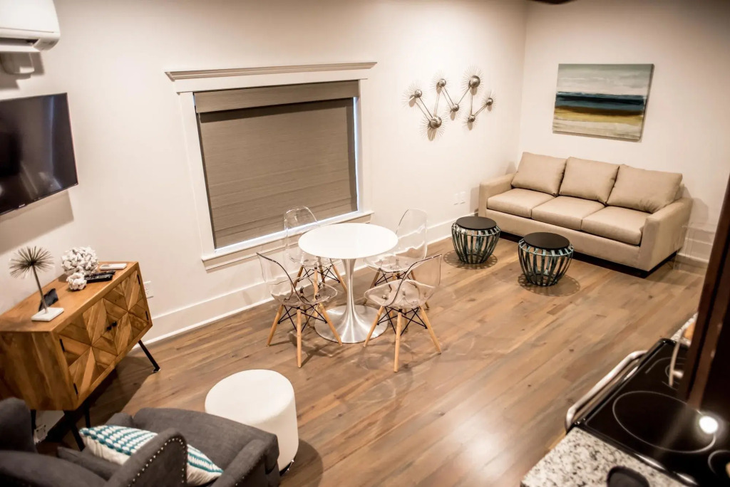493 King Luxury Suites