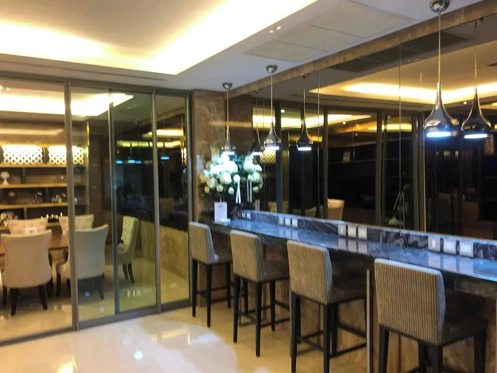 Free Airport Pick Up Rooftop Pool Gym Near BTS Emquartier Shopping City Center