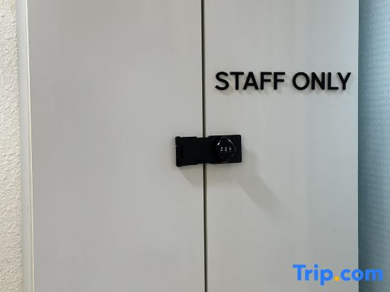 Morly the Cats House l Near the airport bus stop l Free luggage storage | 3 queen-size beds