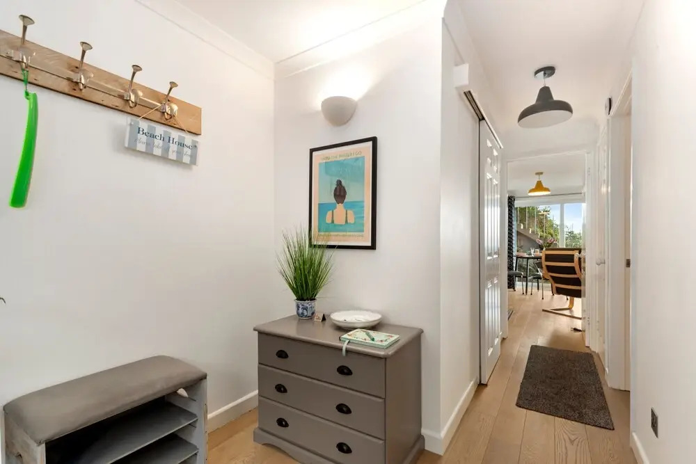 2 Beach Court - Direct Beach Access Sea Views