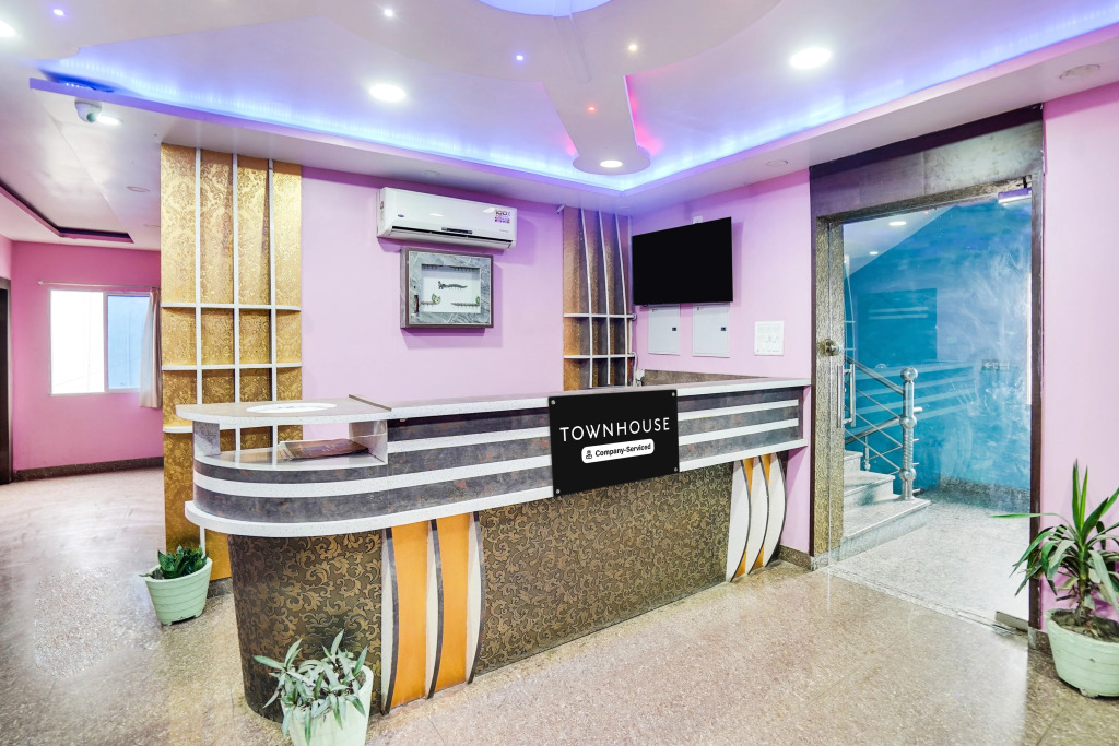 Super Townhouse Butler Road Near Maripur Chowk