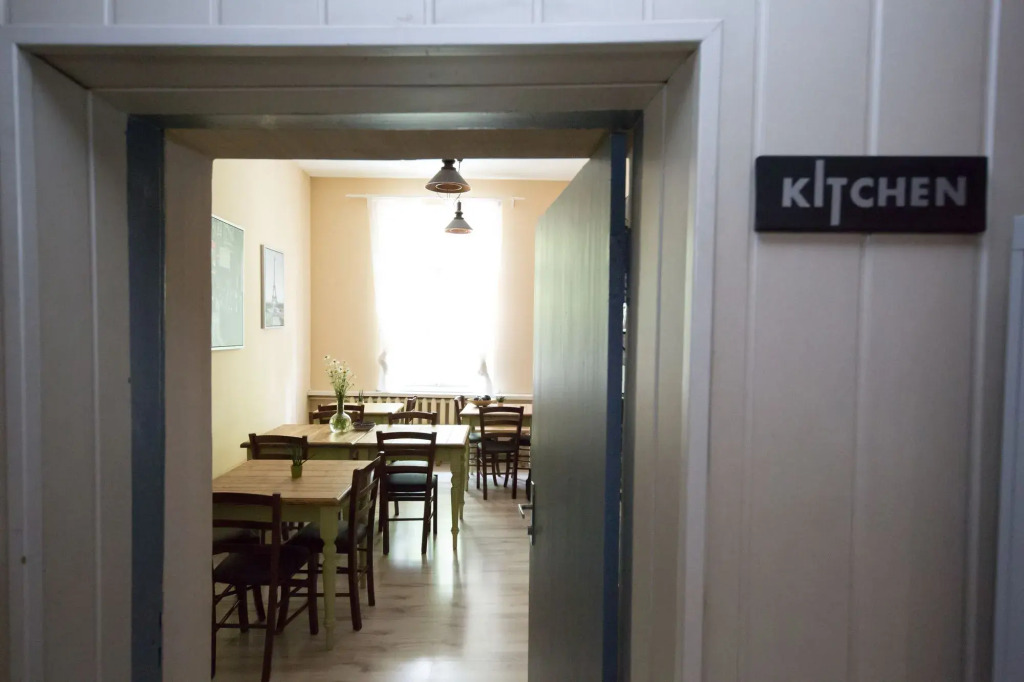 25 Hours Hostel