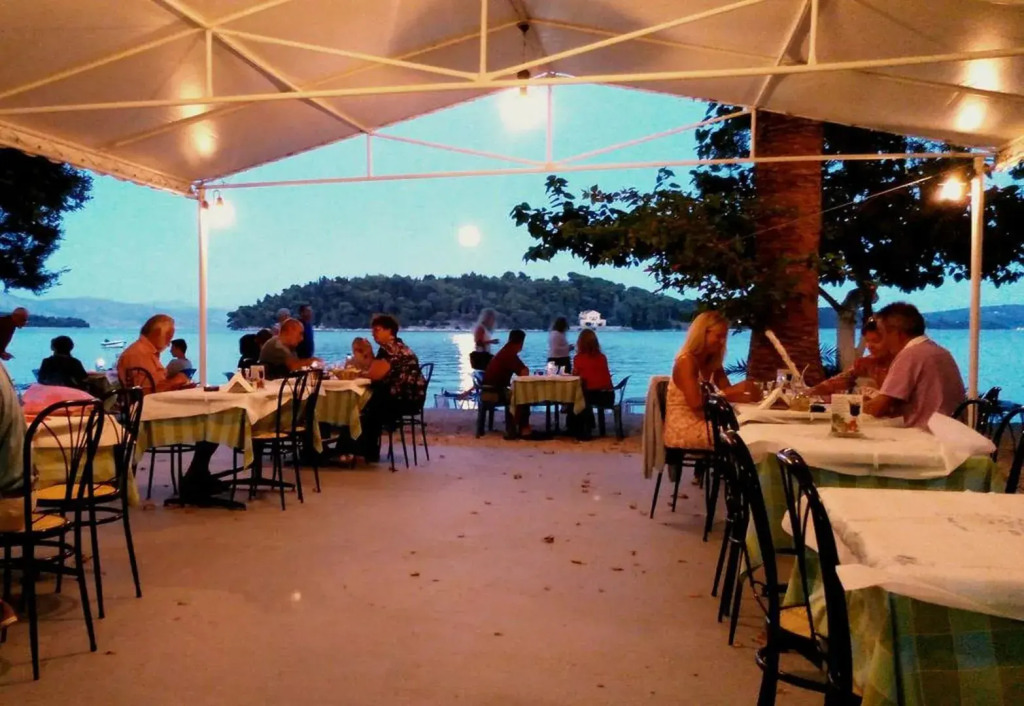 Avra Beach Hotel