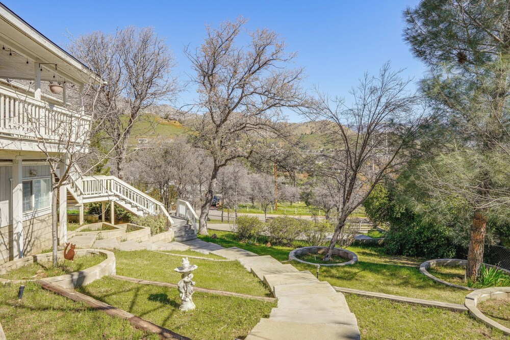 Mtn-view Getaway w/ Game Room, 1 Mi to Kern River!