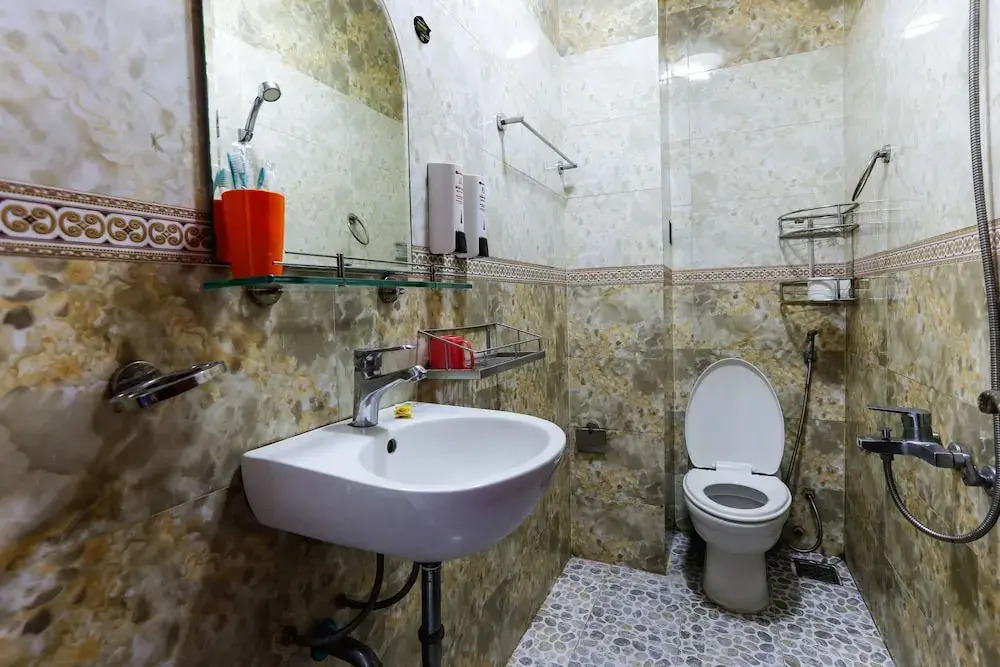 Anh Quoc Hotel