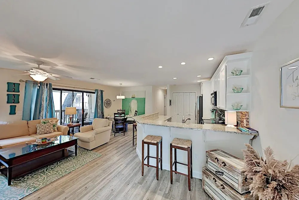 8forestg 2 Bedroom Condo