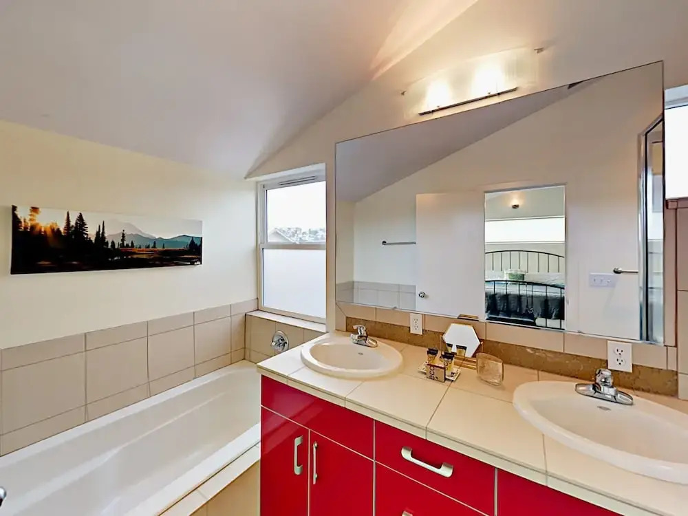 THE Seattle House a Modern Airy Urban Retreat by RedAwning