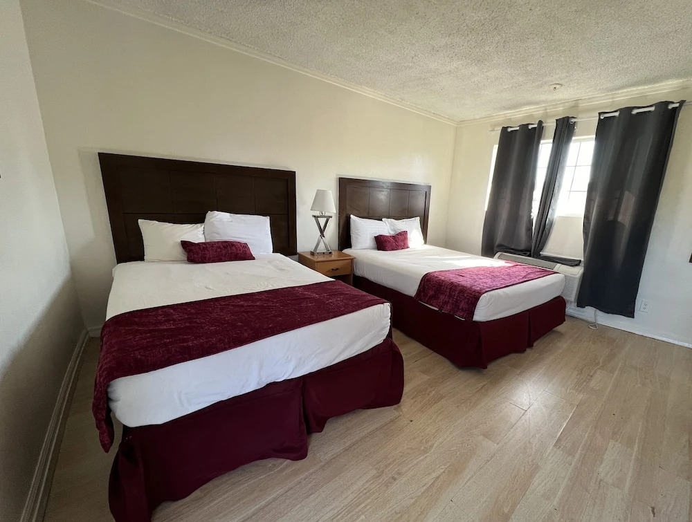 Hometown Inn North Hills