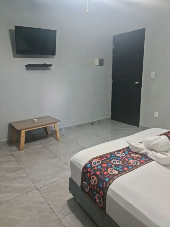 TJ Apartments, Calle 6, PDC